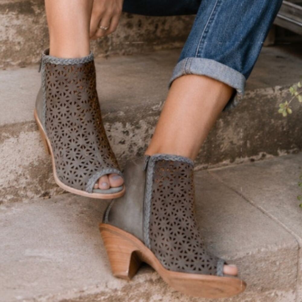 Trask Petra Ankle Boots Gray Leather Suede Laser Cut Italian 6M Sundance Boho